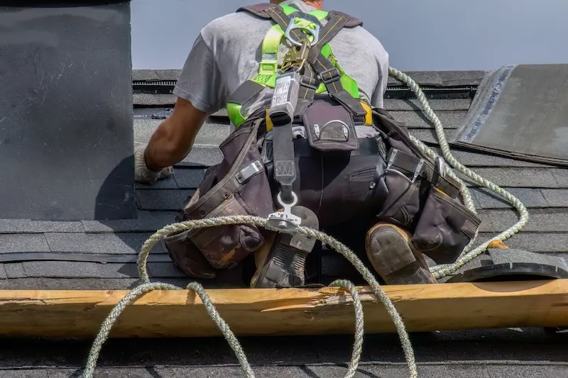 7 Benefits Of Having Roofers’ Insurance In Ireland - ERM Financial Services (1)